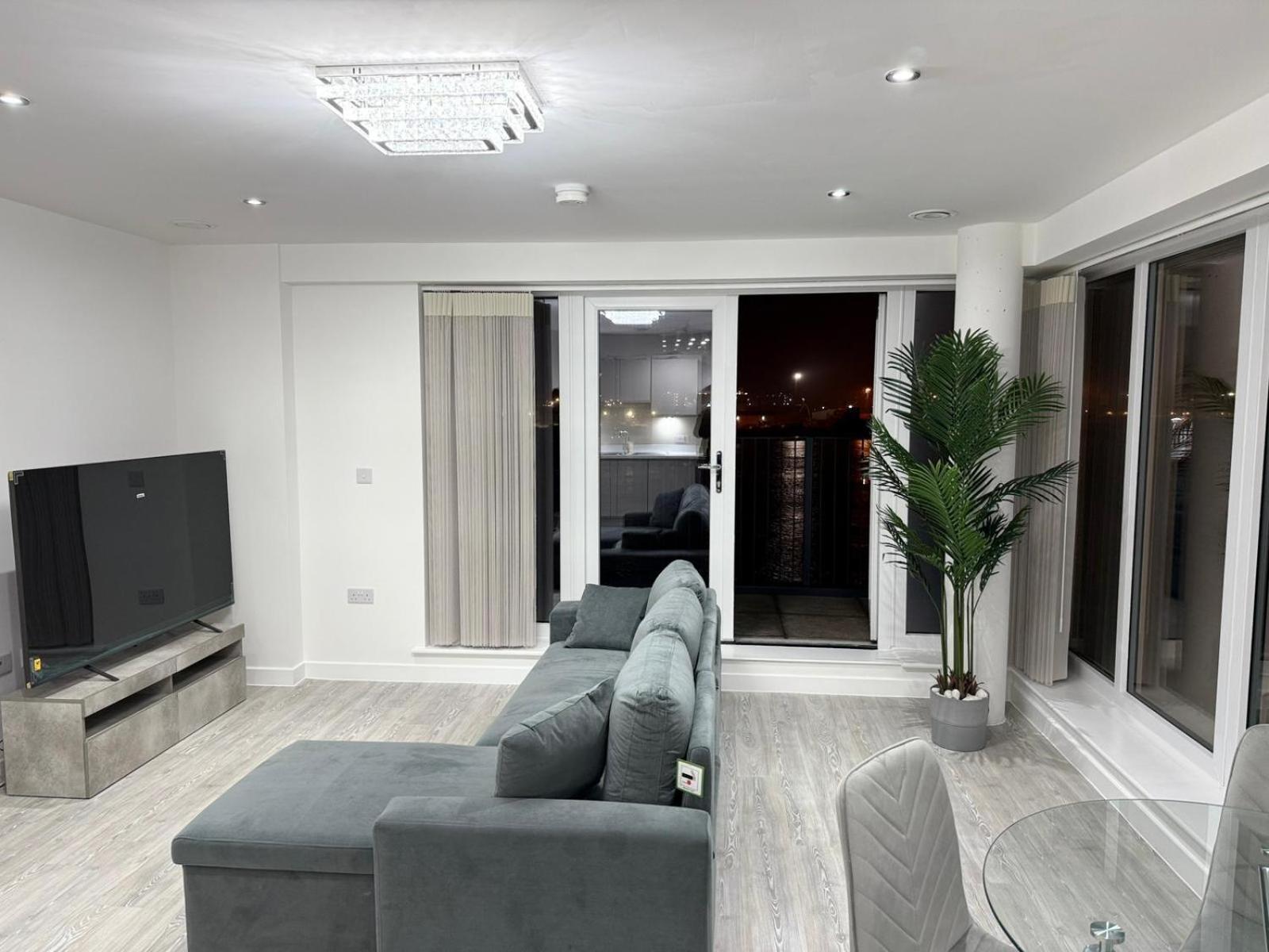 Serenity Waterfront 2 Bed Apartment Northfleet Bagian luar foto
