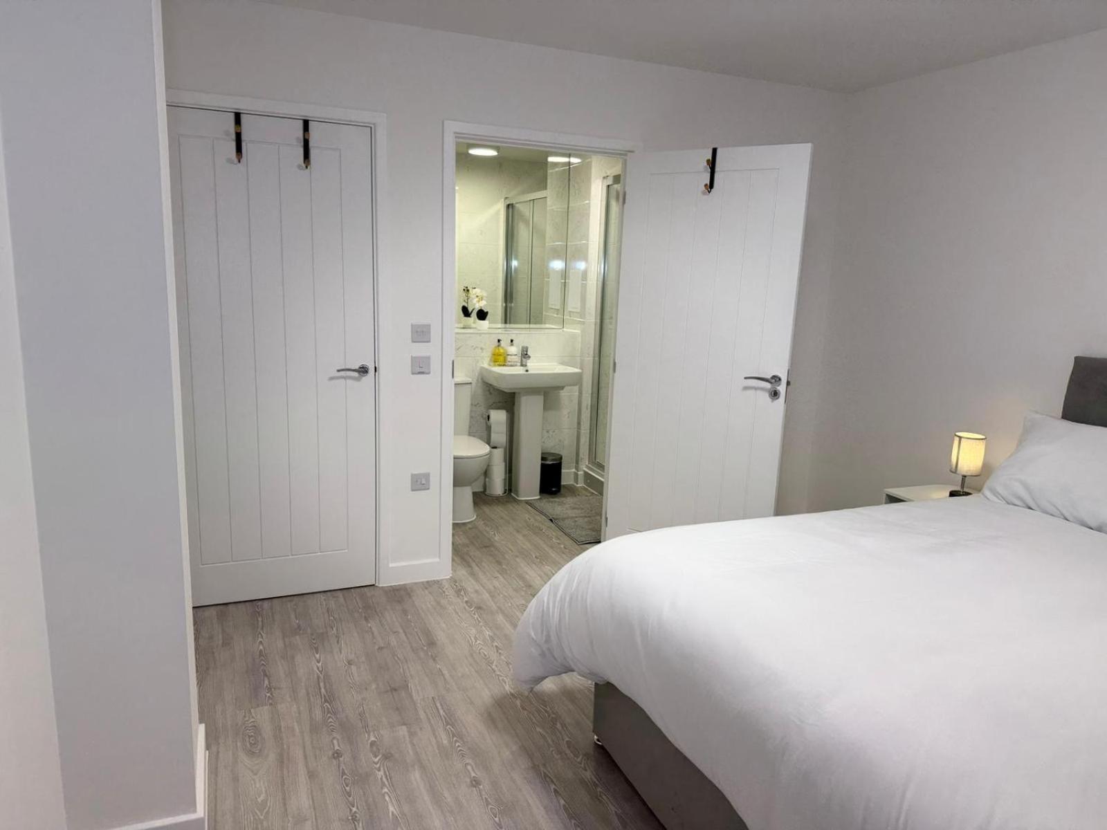 Serenity Waterfront 2 Bed Apartment Northfleet Bagian luar foto