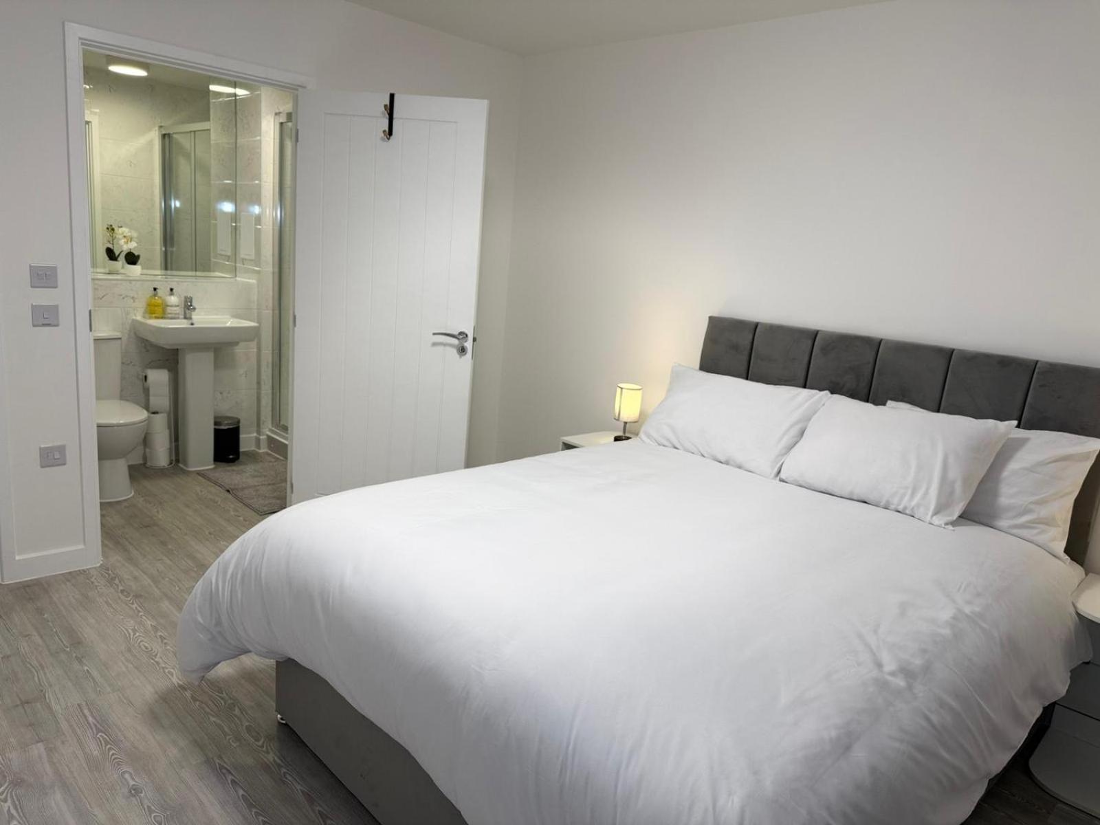 Serenity Waterfront 2 Bed Apartment Northfleet Bagian luar foto