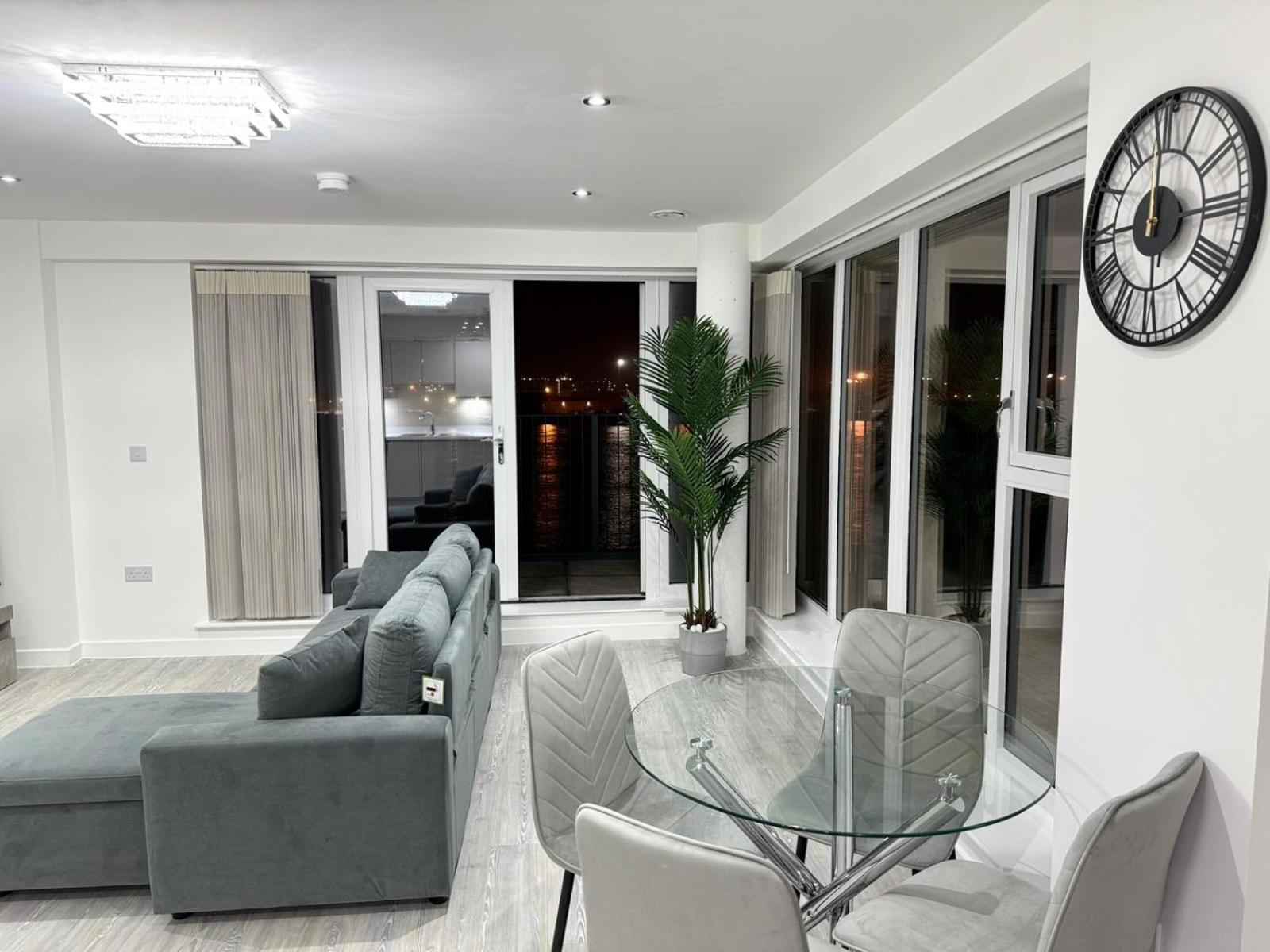 Serenity Waterfront 2 Bed Apartment Northfleet Bagian luar foto